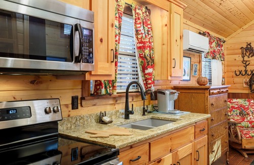 Hays County House | Donkey-Inspired Charming Hideaway for Two, Minutes from Breweries