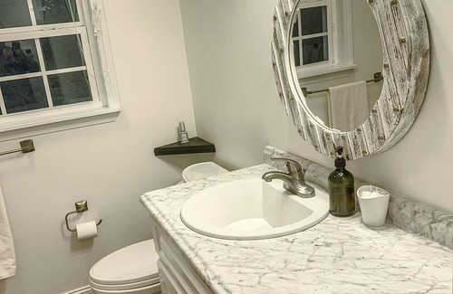 Bremen Cottage | ❤️Donna Lee's Cozy Cottage❤️ -Pet Friendly, Fiber Internet, and near Smith Lake!