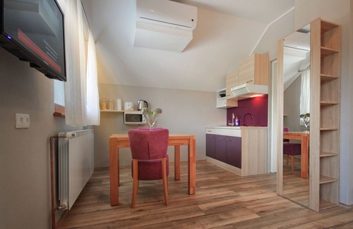 Grabovac Apartment | Donna Plitvice Lakes Stunning studio with balcony