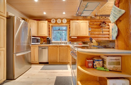 Wagon Wheel Cabin | Donnelly Cabin w/Private Deck: Near Lake Cascade!