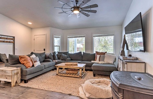 Fir Grove Estates House | Donnelly Vacation Rental Near Lakes & Skiing!