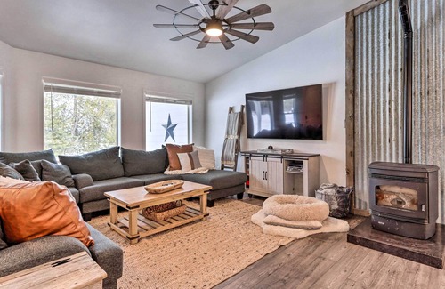 Fir Grove Estates House | Donnelly Vacation Rental Near Lakes & Skiing!