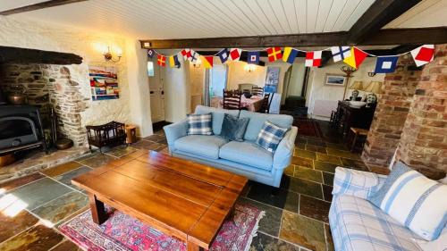 Dittisham House | Donore - Quintessential English Cottage close to Dittisham Quay