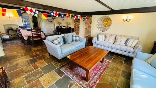 Dittisham House | Donore - Quintessential English Cottage close to Dittisham Quay