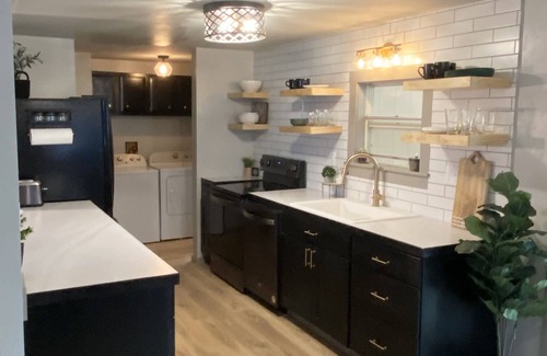 Saratoga House | Don’t carry your luggage upstairs. Walk to the hot pool, restaurants & bars.