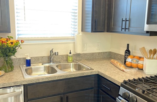 Wildwood House | Don’t miss! Fun 1bed villa with golf cart and lanai. Bring your puppy.