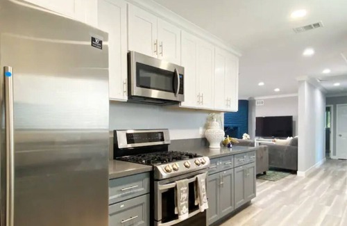 Southwest Anaheim House | DONT WAIT! to Start your California Destination Book this Gateway to adventure!