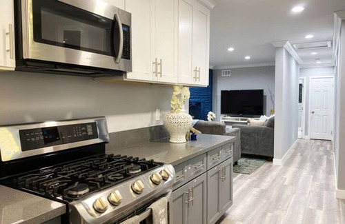 Southwest Anaheim House | DONT WAIT! to Start your California Destination Book this Gateway to adventure!