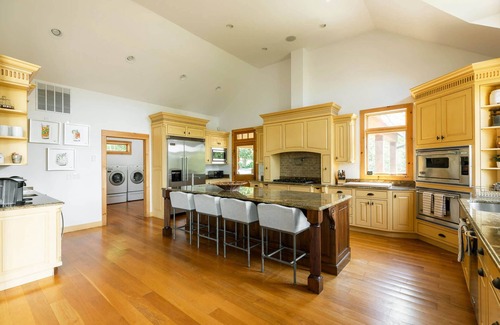 Ancram House | Doodletown Lodge: Pool, Tennis, Pickleball,Hiking+