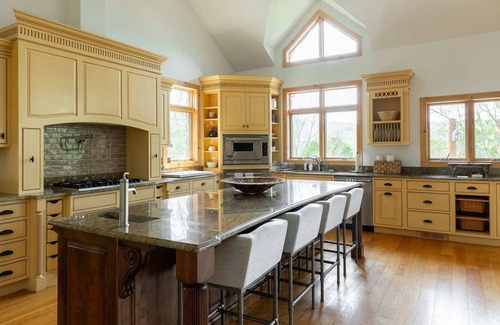 Ancram House | Doodletown Lodge: Pool, Tennis, Pickleball,Hiking+