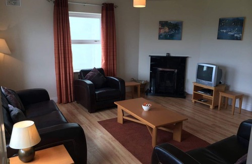 Doolin House | Doolin Village Bungalow 02 - a bungalow that sleeps 6 guests in 3 bedrooms