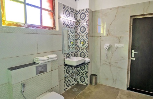 Abu Road Hotel | Doongar fort 7 km from ambaji