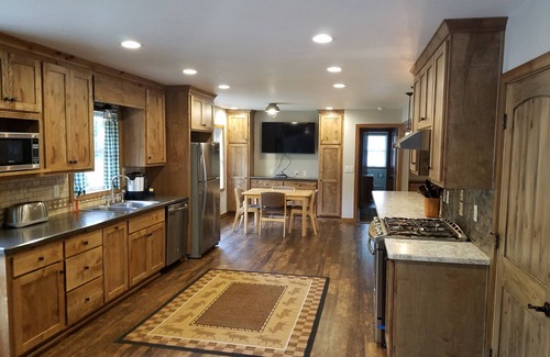 Sturgeon Bay Cabin | Door County Waterfront Sleeps 23