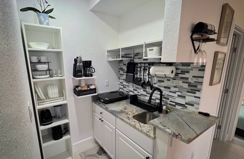 Florida City House | Door to the Keys Suite & Spa