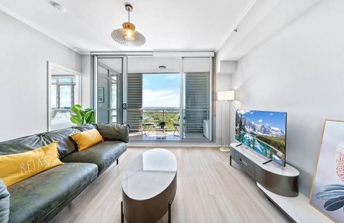 St. Leonards Apartment | Doorstep to Metro & Iconic Harbour Bridge View