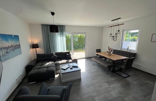 Elmenhorst/Lichtenhagen House | Doppelhaushälfte mit Terrasse