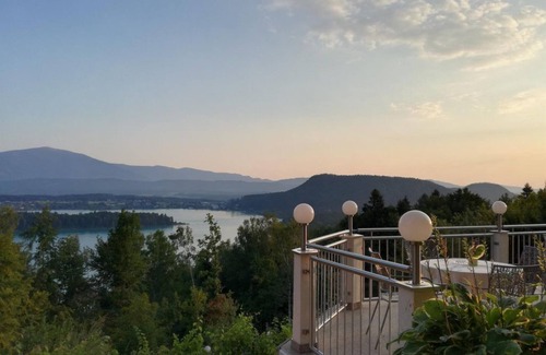 Finkenstein am Faaker See House | Doppelzimmer Südseite Balkon - Grüner Heinrich - Bett & Frühstück