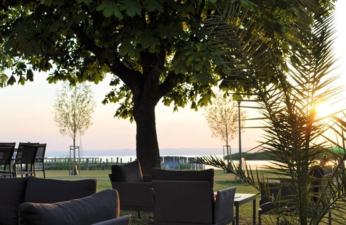 Podersdorf am See House | Doppelzimmer, Stehbakon, Seitl. Seeblick - Seehotel Herlinde