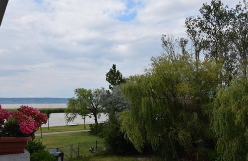 Podersdorf am See House | Doppelzimmer, Stehbakon, Seitl. Seeblick - Seehotel Herlinde