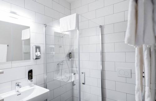 Podersdorf am See House | Doppelzimmer, Dusche, WC, Behindertengerecht - Lakeside77 Hotel