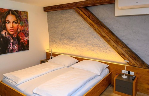 Enns House | Doppelzimmer, Dusche, WC - Appartement-hotel GH Zum Goldenen Schiff