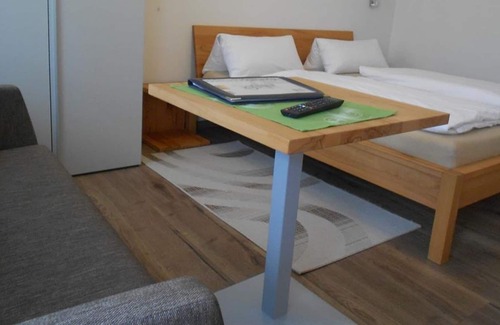 Illmitz Apartment | Doppelzimmer, Dusche, WC, - Weingut-gästehaus Palkowitsch