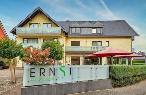 Kueser Plateau House | Doppelzimmer Komfort - Hotel-Café Ernst