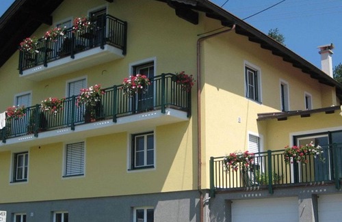 Zell Am Moos Apartment | Doppelzimmer mit Balkon 2 - Haus Rindberger und Pfarl