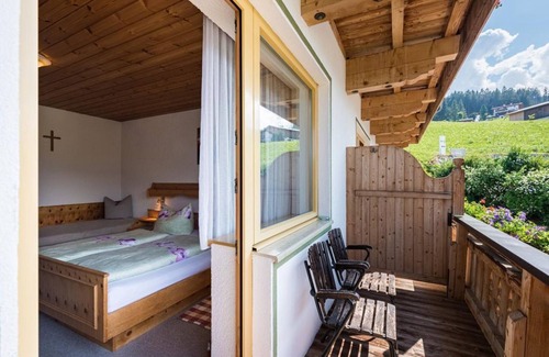 Weerberg Apartment | Doppelzimmer mit Balkon - Ferienpension Steiner