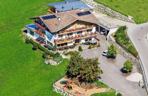 Weerberg Apartment | Doppelzimmer mit Balkon - Ferienpension Steiner