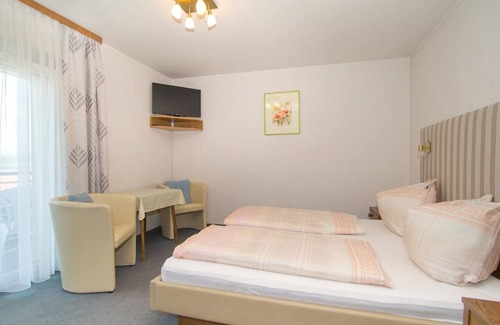 Egg am Faaker See Bed & Breakfast | Doppelzimmer mit Balkon - Gästehaus Wulz-lesjak