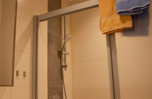 Illmensee Apartment | Doppelzimmer neu Renoviert, ca. 16-20 qm Katg. 1, Max. 2 Personen