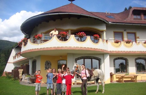 Eberstein House | Doppelzimmer Niklas-ilmar - Lehmbaudachzimmer - Biolandhaus Arche