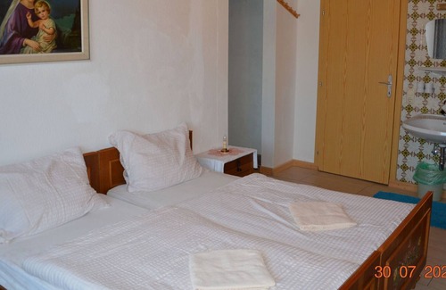 Aurach am Hongar Apartment | Doppelzimmer Nr. 7, Dusche/wc - Ruheoase in der Natur Nahe am Attersee