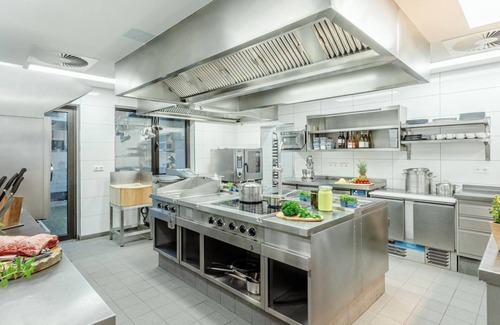 Neroth House | Doppelzimmer Plus Standard inkl.Halbpension - Zur Neroburg, Hotel Restaurant