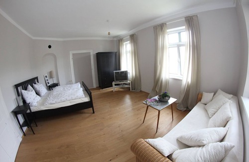 Borken Apartment | Doppelzimmer Schwalmpforte Inklusive Schlafcouch mit Gemeinschaftsbadezimmer, Max. 3 Personen