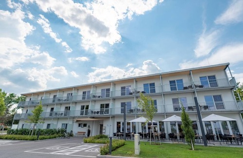 Rust House | Doppelzimmer Seeseite, Dusche, WC - Hotel Katamaran