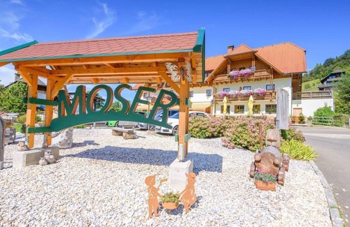 Karchau House | Doppelzimmer, Toilette und Dusche Getrennt - Alpengasthof Moser