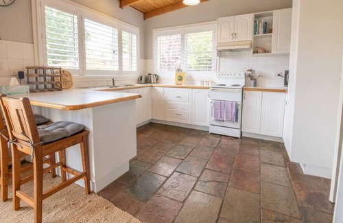 Orange Villa | Dora Cottage - Central, Cosy & Convenient