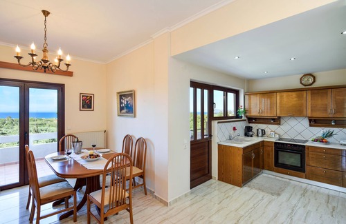 Maleme Condo | Dora's House - A sea view 3-bedroom luxury apartment