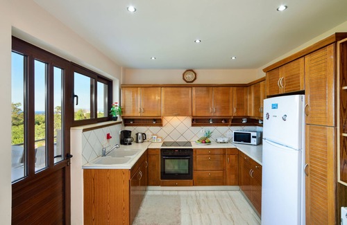 Maleme Condo | Dora's House - A sea view 3-bedroom luxury apartment
