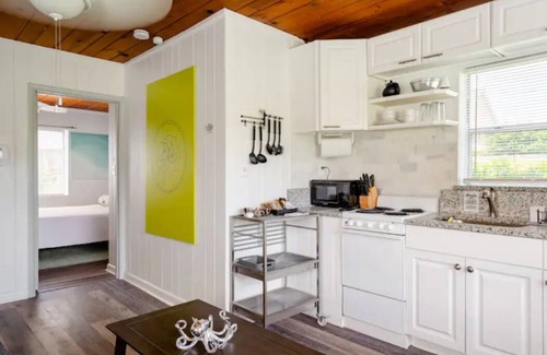 Mount Dora Cottage | Dora's Lakeside 1940's Fish Camp Cottage