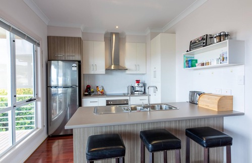 Sellicks Beach House | Dora’s Beach House Sellicks-2 Kitchens-3 bathrms-Pooltable-Balcony Seaviews-WiFi