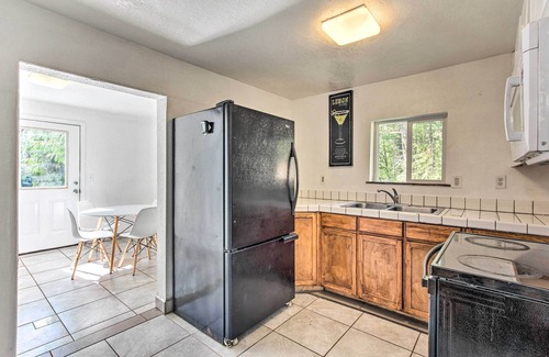 Dorena House | Dorena Home w/Hot Tub & Game Room!