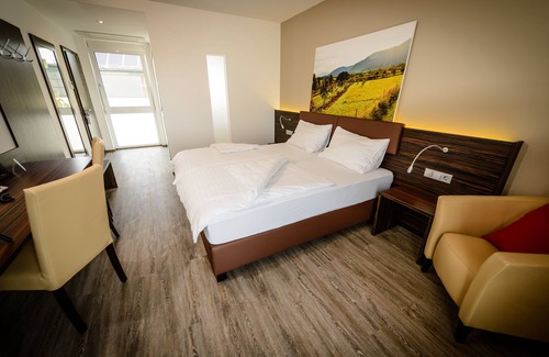 Weikersdorf am Steinfelde Hotel | Dorfmeister Business Hotel B&B
