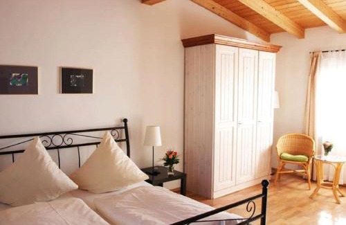 Deggendorf House | Dorfschänke DEGGENDORF Hotel & Apartmenthaus