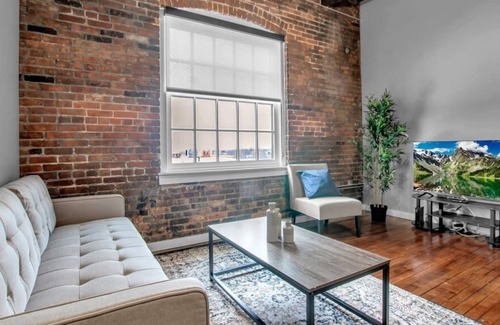 Buffalo Apartment | Dorian 402 · Luxury 2 bedroom Loft Apartment w/ free parking