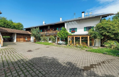 Seeshaupt Apartment | Dormitory 'Green' with Shared Terrace & Garden, WITHOUT Kitchen