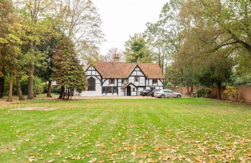Bray on Thames House | Dorney Windsor Legoland 5 Star Stay for upto 14 guests