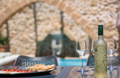 Drapanias Villa | Doro Gold Villa︱Tasteful Stone Villa with Luxury Hot Tub and Pool